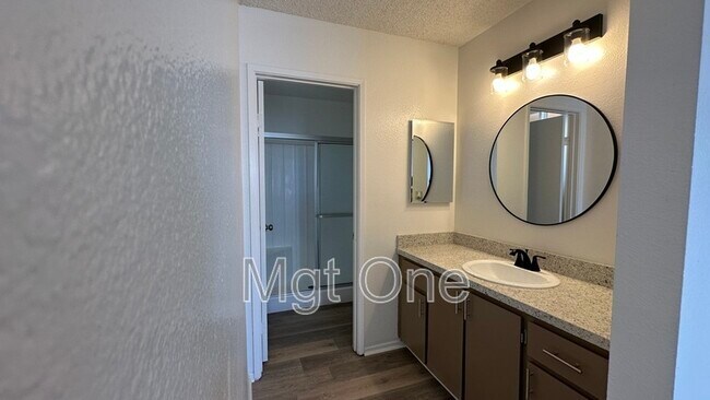 Building Photo - 14605 Perham Dr