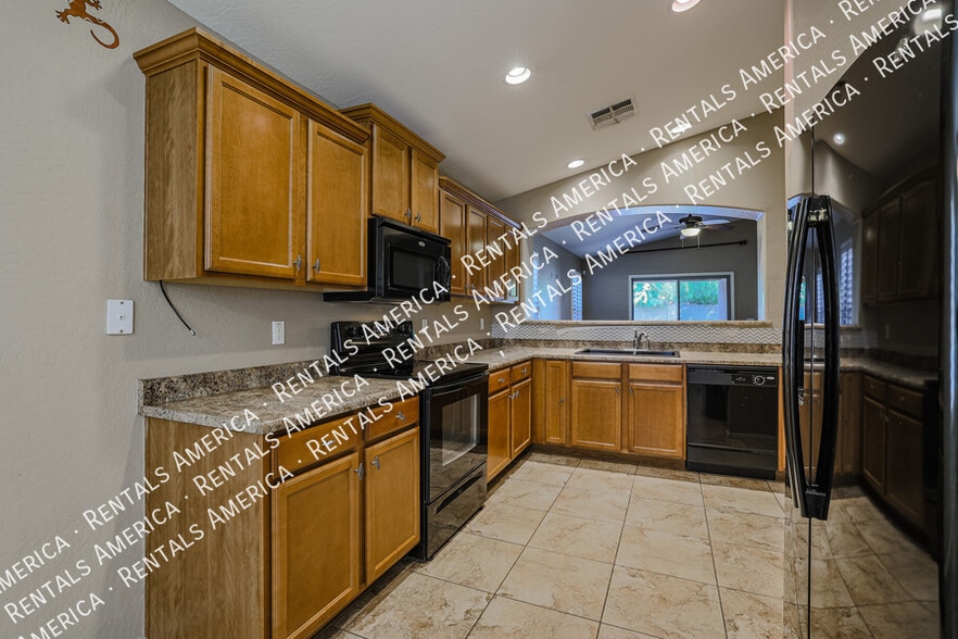 Building Photo - 36322 W Alhambra St