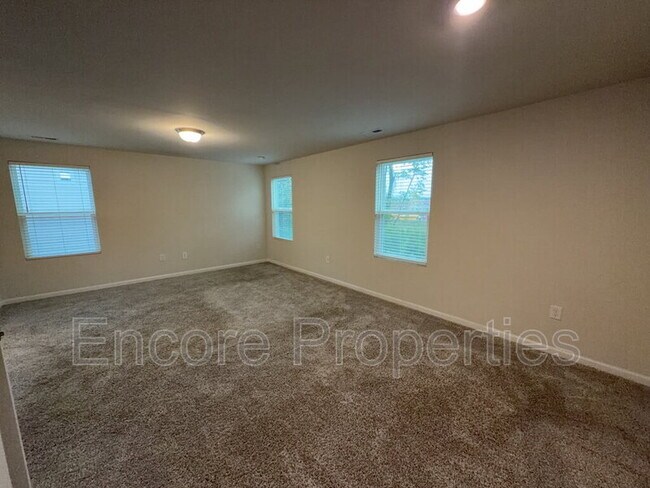 Building Photo - 304 Joneshaven Dr