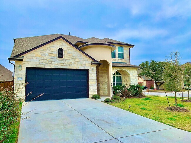 Building Photo - Gorgeous 5 bedroom home. Spacious and Elegant!