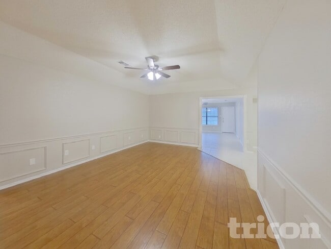 Building Photo - 417 Bryan Dr