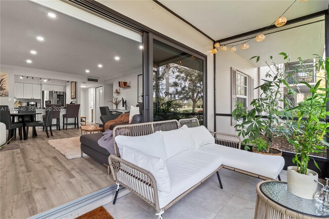 Building Photo - 9001 Jacaranda Ln