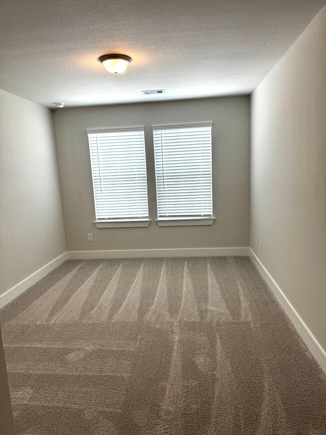 Building Photo - 359 Twin Lakes Blvd W