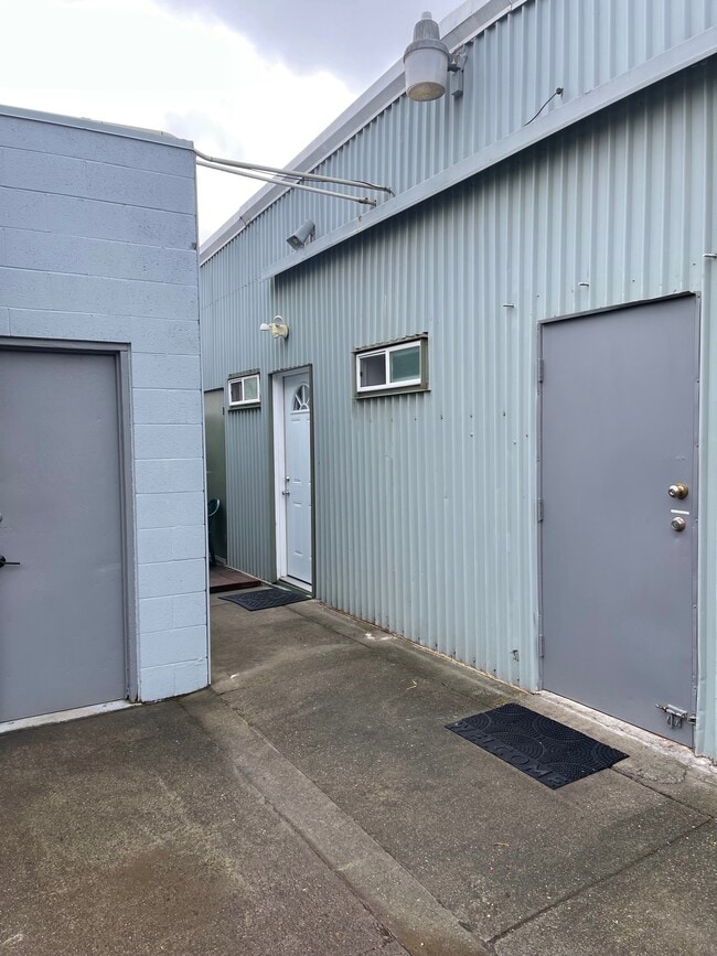 Building Photo - 158 S Hartson St