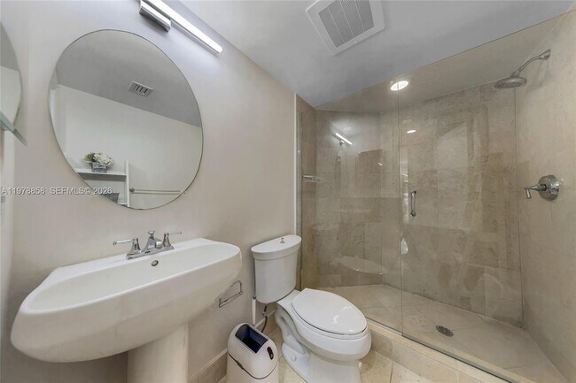 Building Photo - 20000 E Country Club Dr