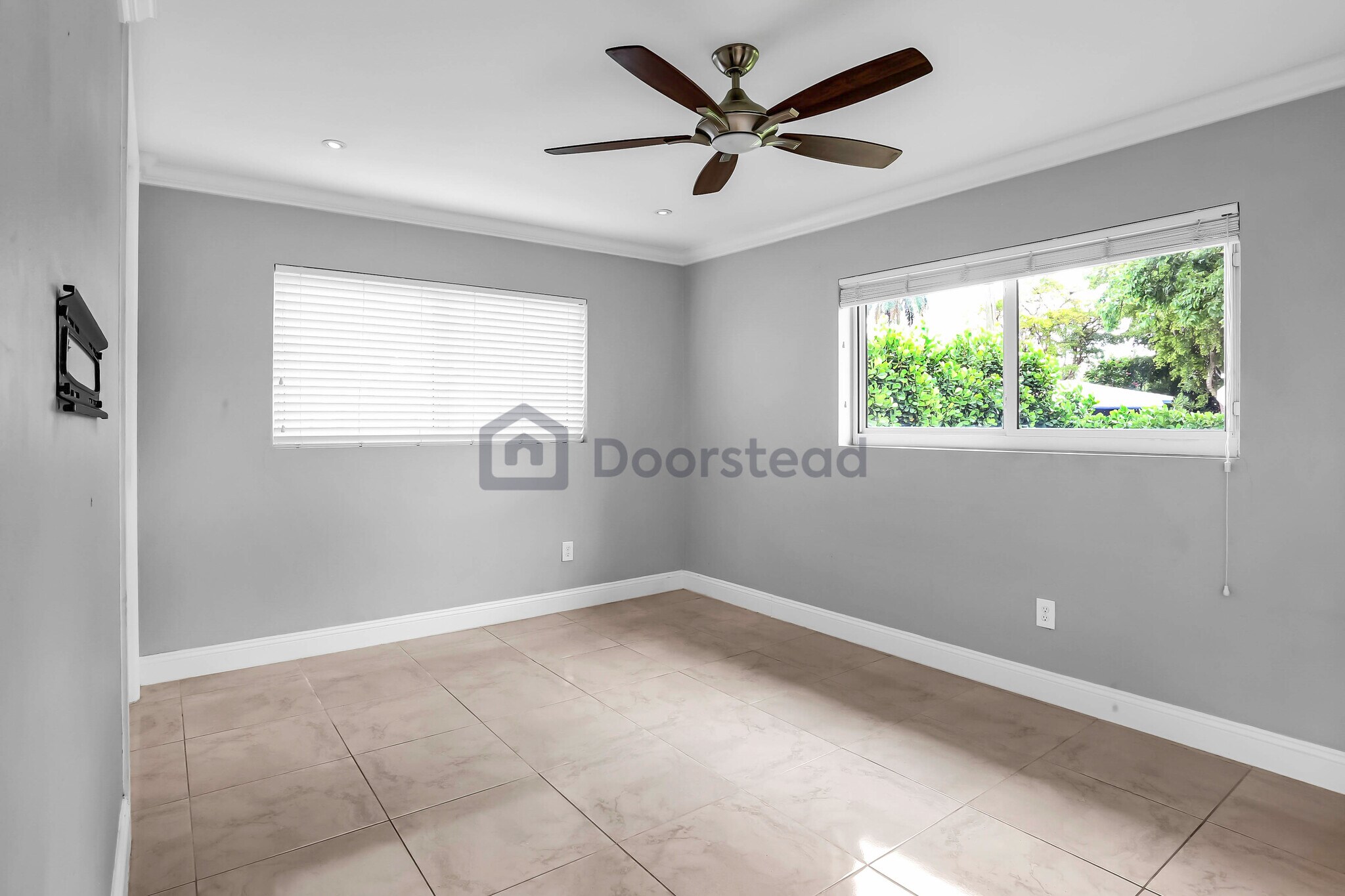 Building Photo - 241 NE 48th Ct