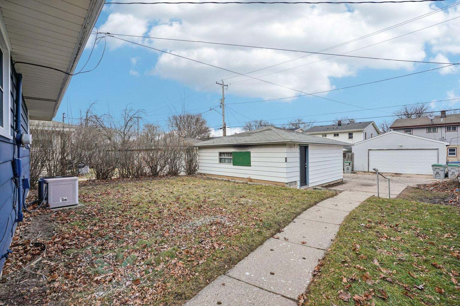 Building Photo - 8610 W Potomac Ave