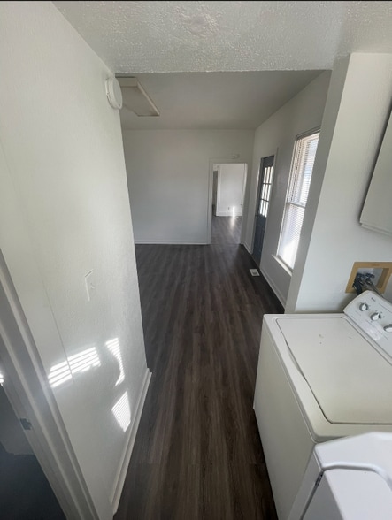 Building Photo - 806 8th St