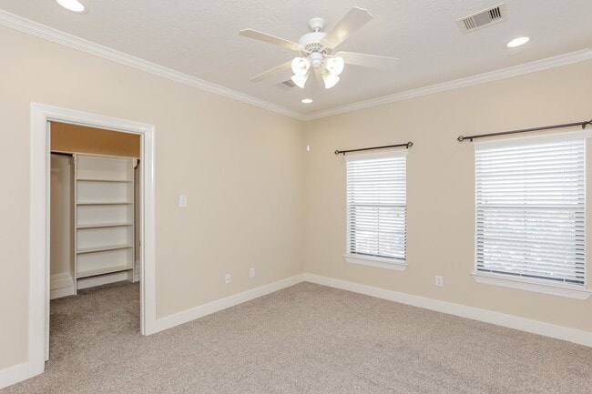 Building Photo - 10658 Clearview Villa Pl