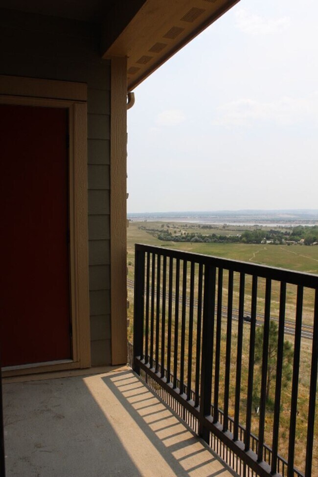 Building Photo - Chatfield Bluffs Condo w/ 3 BR/3 BA!!