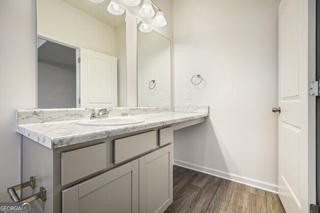 Building Photo - 529 Summerfield Ln NW