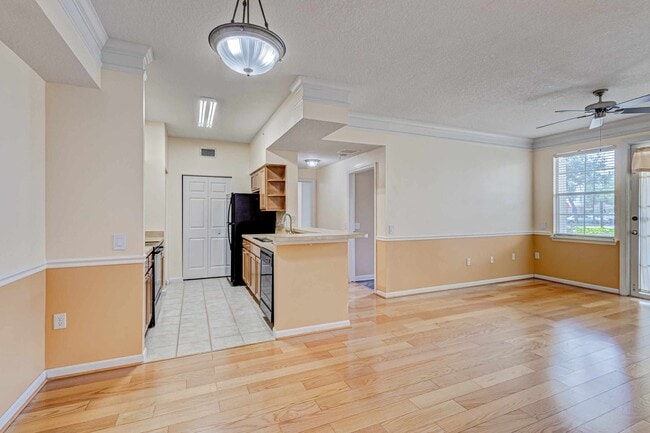 Building Photo - 9833 Baywinds Dr