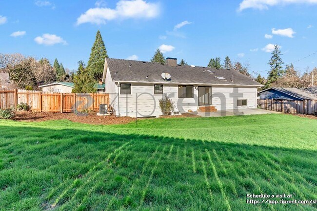 Building Photo - 7640 SW Whitford Dr