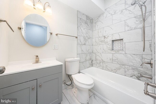 Building Photo - 71 Dolphin St