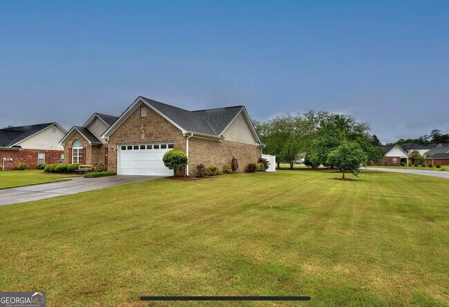 Building Photo - 201 Brookstone Dr SW