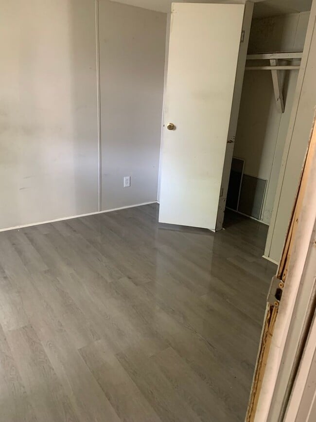 Building Photo - Spartanburg, 2 bedrooms, 1 bath. $800 a month, NO PETS, 803-537-0185