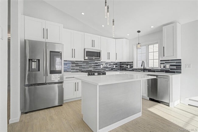 Building Photo - 25 Clinton St