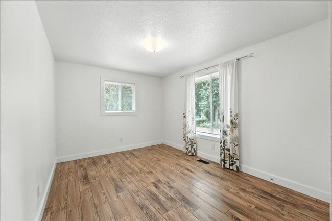 Building Photo - Charming Single-Level 3-Bedroom Home for R...