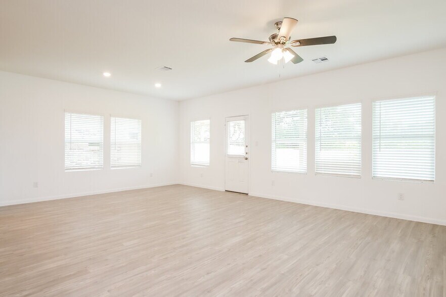 Building Photo - 15035 Nettleton Ml