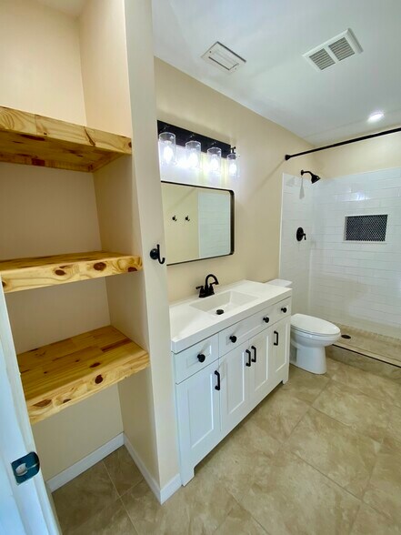Building Photo - 6248 Gretna Green Ct N