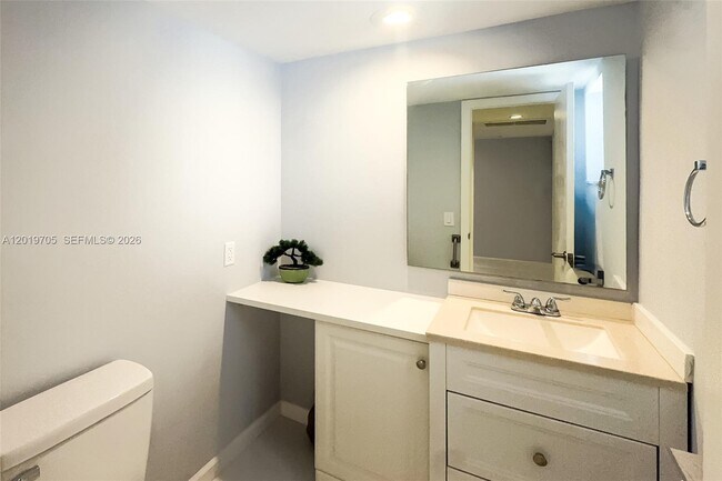 Building Photo - 3200 N Palm Aire Dr