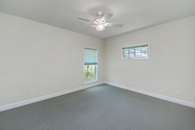 Building Photo - 322 Crescent Dr