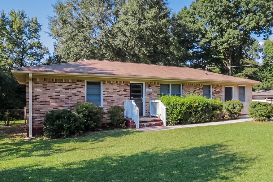 Building Photo - 2082 Warren Dr SW