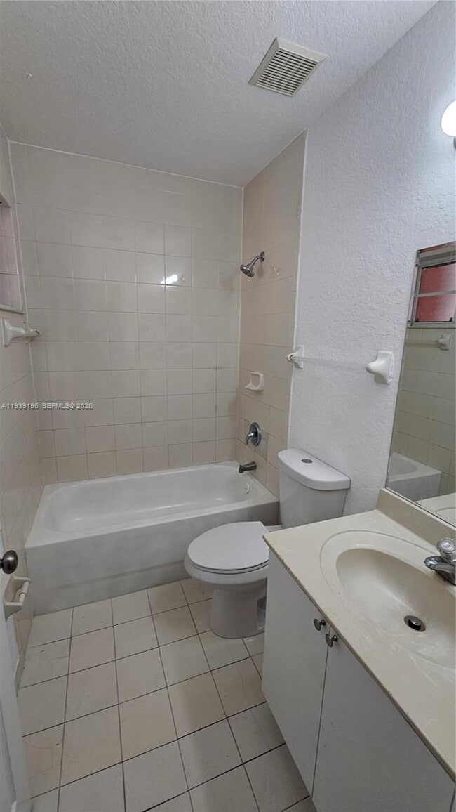 Building Photo - 908 SW 6th Ct