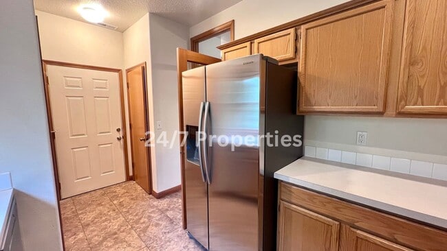 Building Photo - Spacious 3BD I 2.5BA Duplex Near the Yamhi...