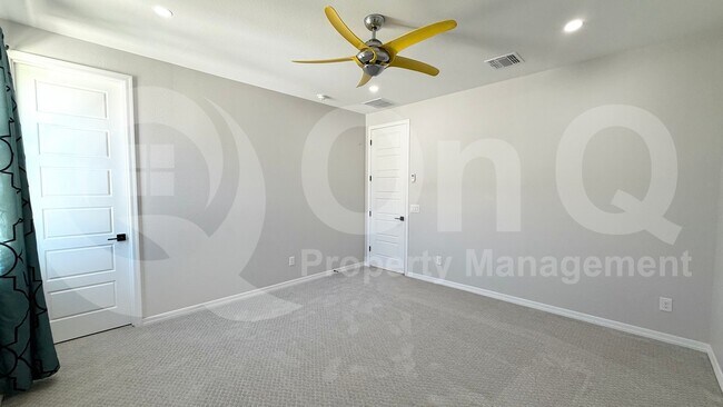 Building Photo - 26410 N Thornhill Dr