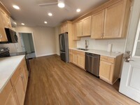 Building Photo - 21 E Maple St