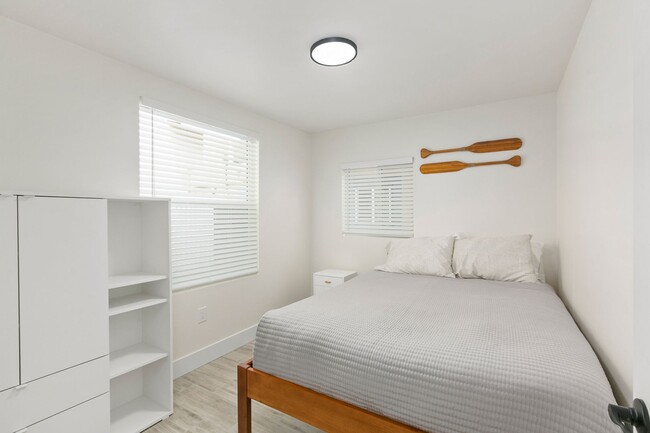 Building Photo - Beachside 3BR Home | Remodeled | AC | Garage Parking | Walk to Boardwalk