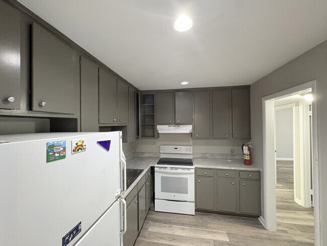 Building Photo - 614 Hardison St