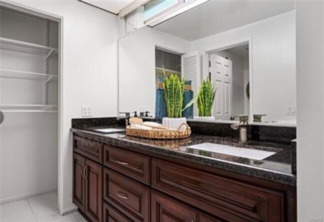 Building Photo - Beautiful Home in Irvine