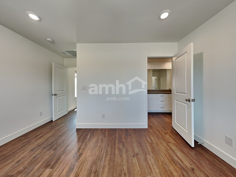 Building Photo - 8895 Tiger Tooth Ave