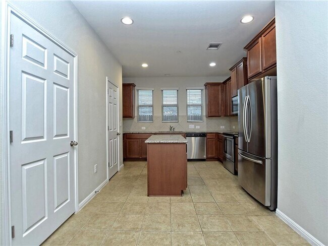 Building Photo - 3240 E Whitestone Blvd