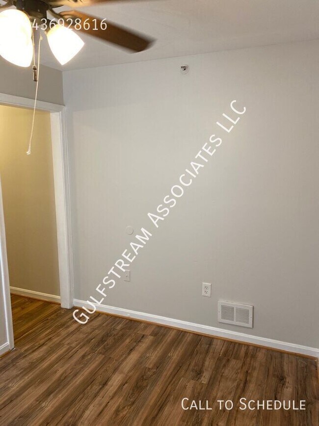 Building Photo - 525 Mosher St