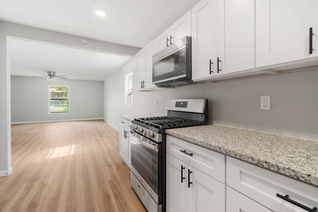 Building Photo - 407 Lovera Blvd