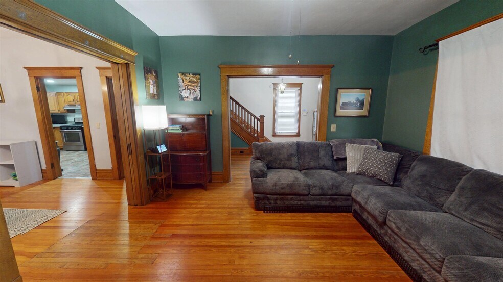 Building Photo - 2554 1st Ave