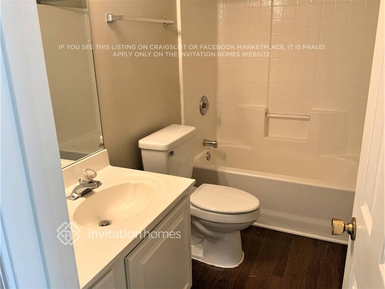 Building Photo - 925 Evian Dr NW