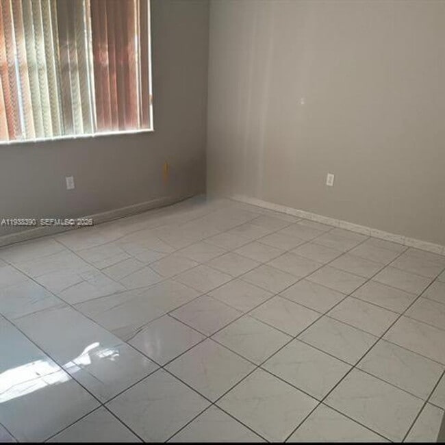 Building Photo - 2912 SW 38th Ct