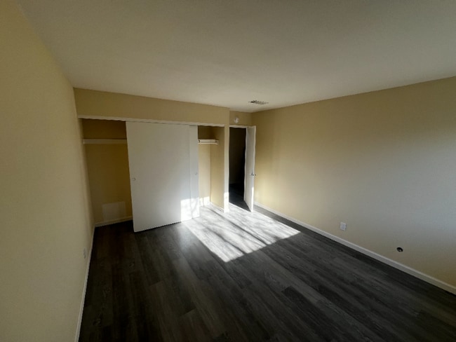 Building Photo - 4327 Fairlands Dr