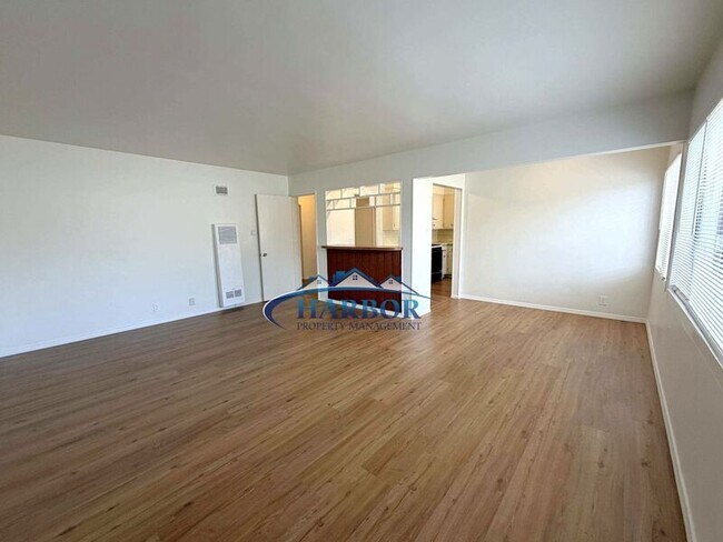 Building Photo - 5642 Angeles Vista Blvd