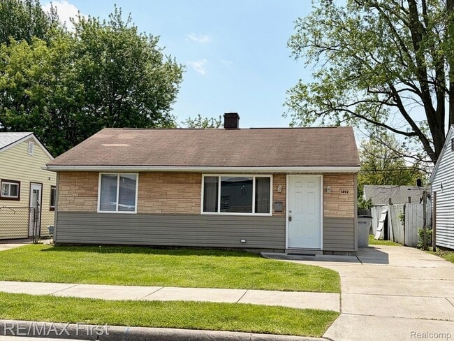Building Photo - 1492 E Woodruff Ave