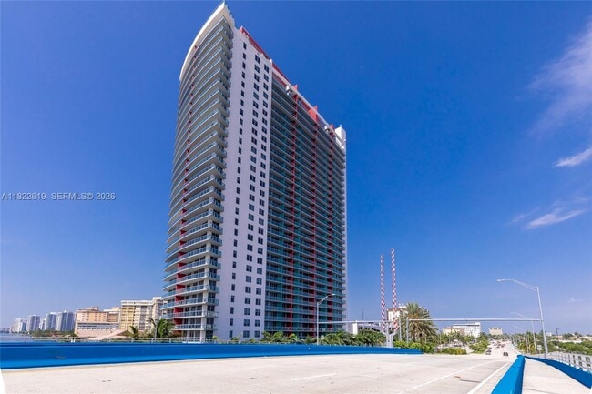 Building Photo - 2600 E Hallandale Beach Blvd