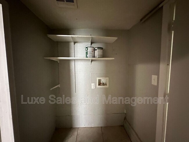 Building Photo - 3409 Willow Creek Dr