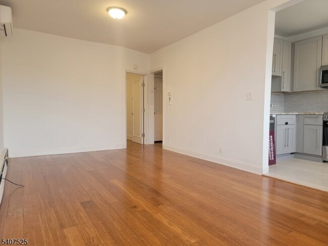 Building Photo - 24 E Price St