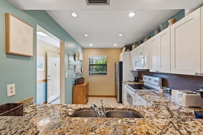 Building Photo - 7420 S Ocean Dr