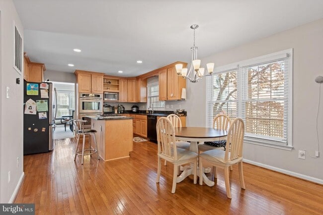 Building Photo - 8104 Creekview Dr