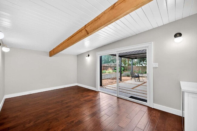 Building Photo - Not your average Davis rental.